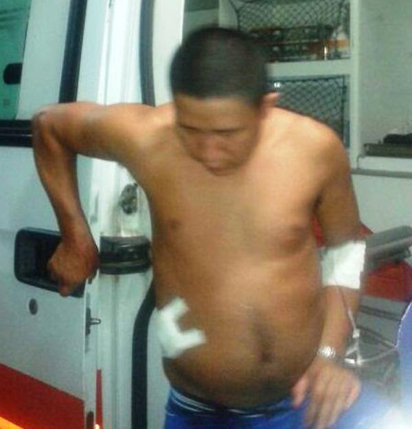 Zé Portela saindo da ambulância.(Imagem:Reprodução) Zé Portela saindo da ambulância.(Imagem:Reprodução)