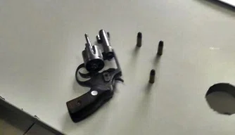 Revólver calibre .32 estava carregada com três munições intactas