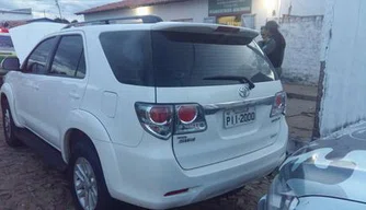 Carro roubado apreendido em Água Branca