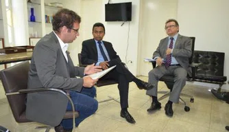 Reunião entre sindicato e representantes do governo.