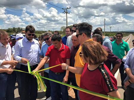 Wellinton Dias inaugura obras em Santo Antônio de Lisboa