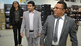 Cida Santiago, Deolindo e Dudu em vistoria no hospital