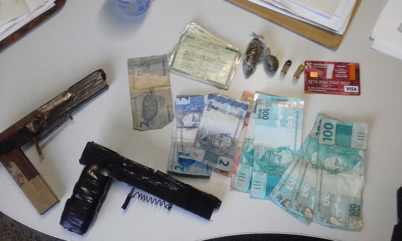 Grupo foi detido com simulacros de arma de fogo no bairro Mafrense