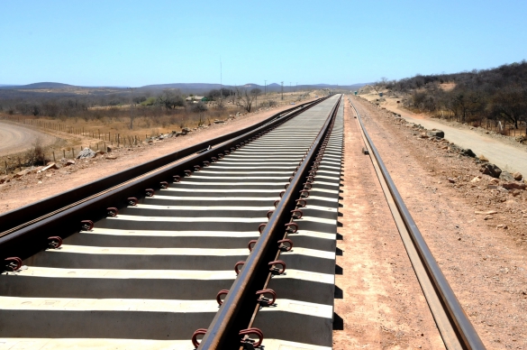 Trecho da Transnordestina em Paulistana. A obra ainda se encontra paralisada.