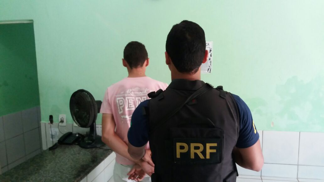 Acusado de estupro foi preso durante abordagem da PRF
