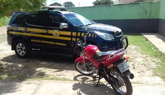 Motocicleta foi roubada há mais de 10 anos, segundo PRF