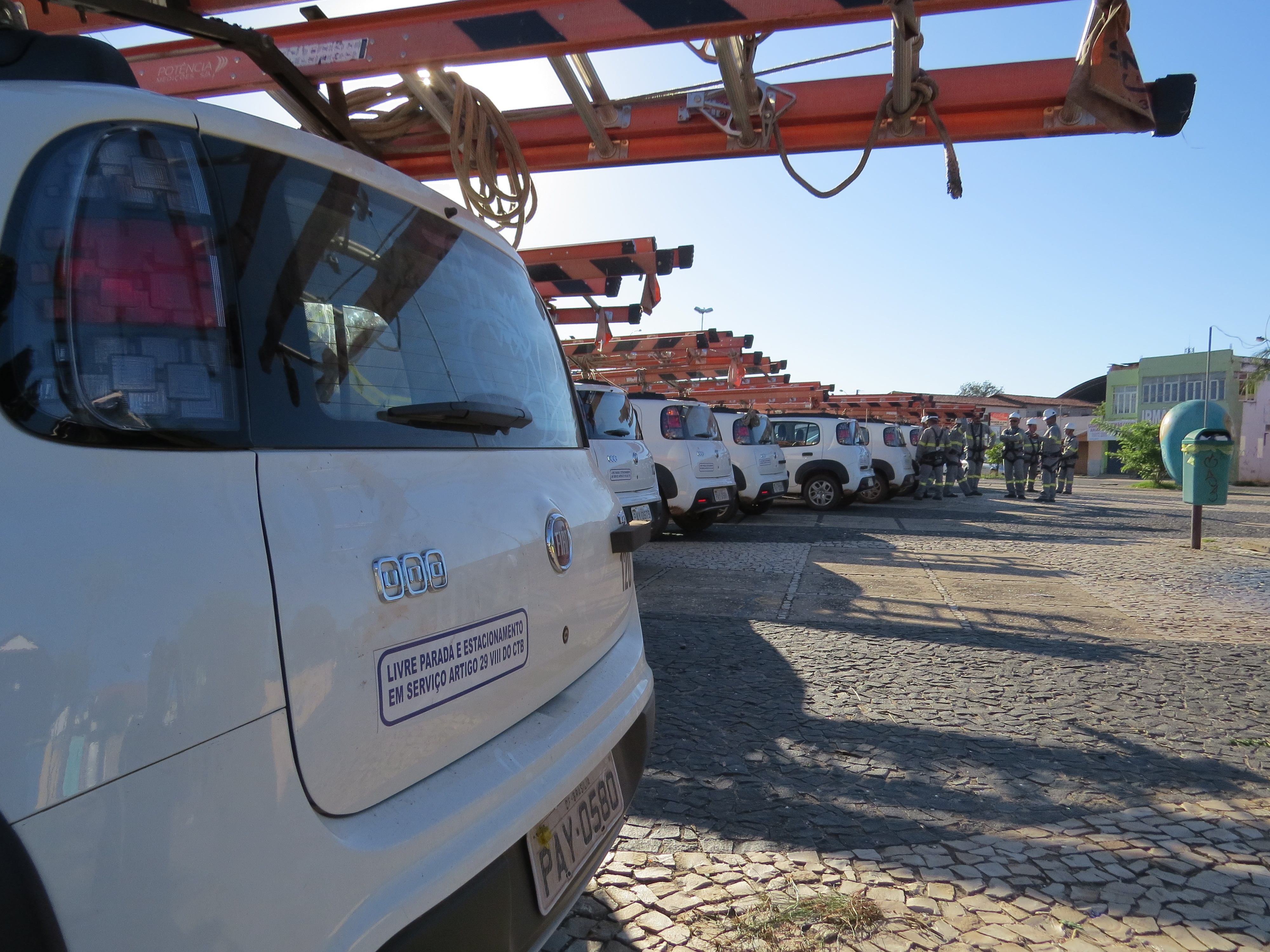 São 30 equipes da Eletrobras trabalhando com previsão de fazer até quatro mil cortes.