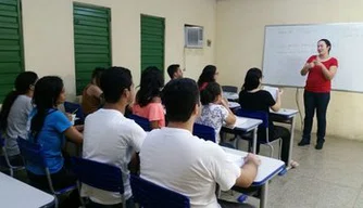 Centro de Capacitação de Profissionais da Educação e Atendimento a Pessoas com Surdez (CAS).