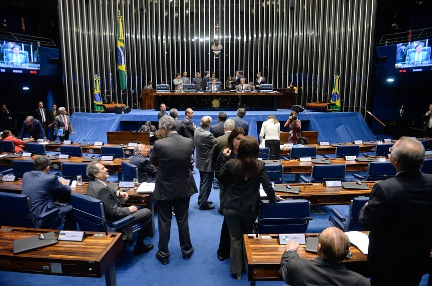 O código que protege os usuários dos serviços públicos foi aprovado no Plenário do Senado.
