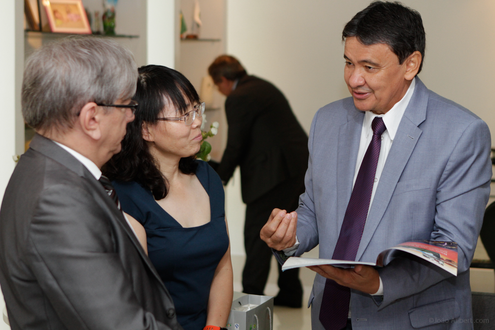 Governador Wellington Dias acompanhado de Ana Quião e Arimatéia Dantas.