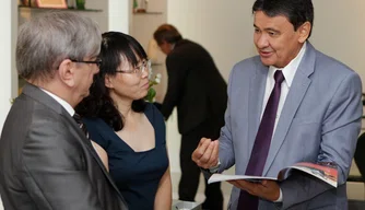 Governador Wellington Dias acompanhado de Ana Quião e Arimatéia Dantas.