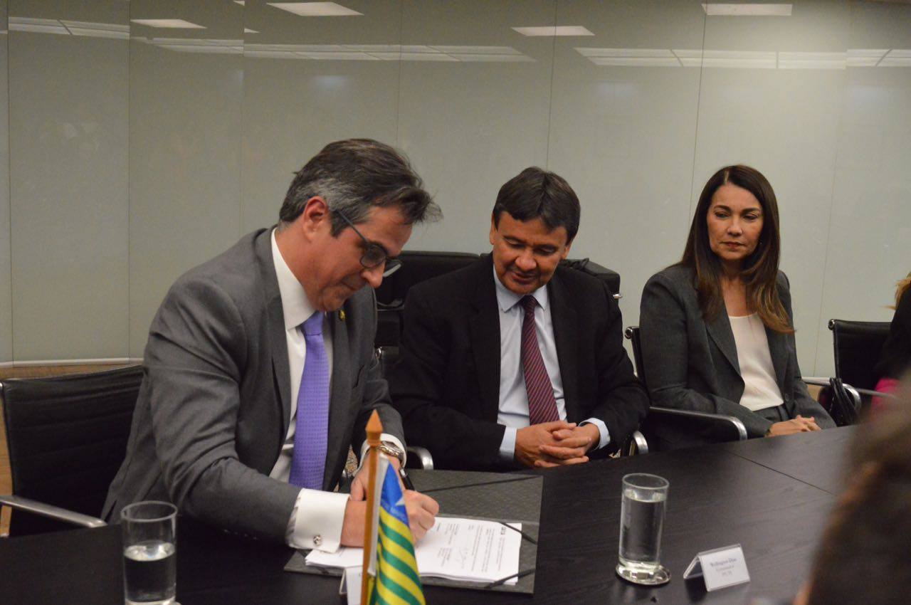 Contrato assinado com a Caixa Econômica Federal