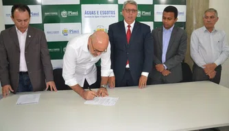 A assinatura do contrato entre a Águas de Teresina e a Agespisa aconteceu nesta sexta-feira (7).