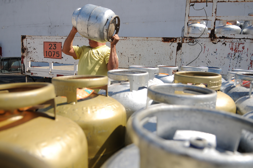 Petrobras reajusta preço do gás em 6,9%.