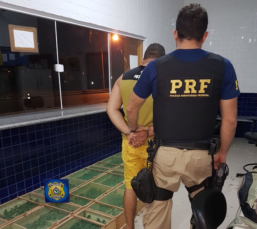 PRF prende homem em Floriano por traficar pássaros silvestres.