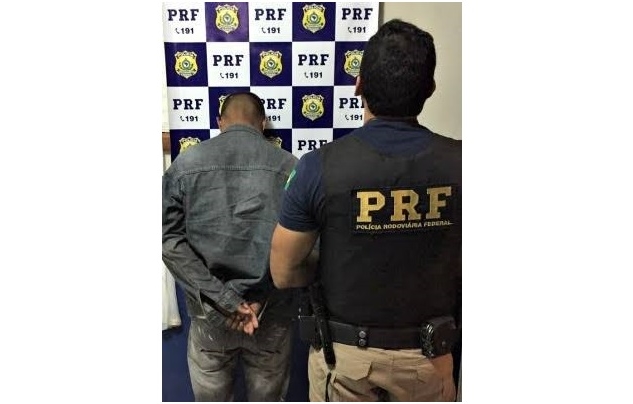 Homem preso pela PRF em Floriano