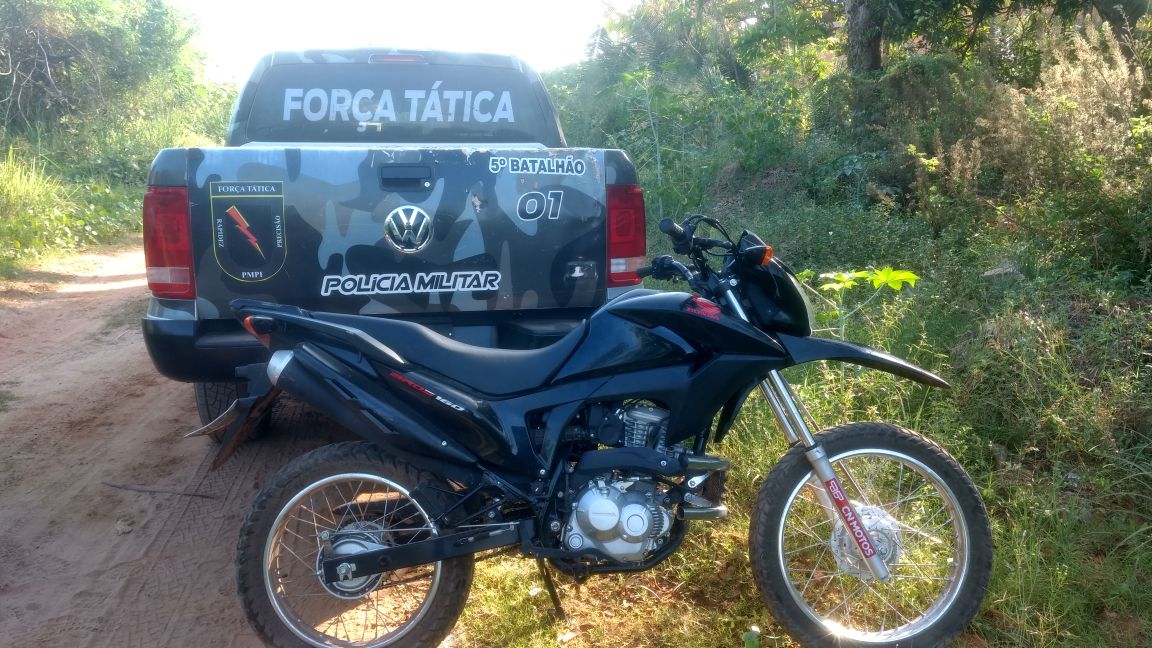 Moto roubada, encontrada pela polícia.