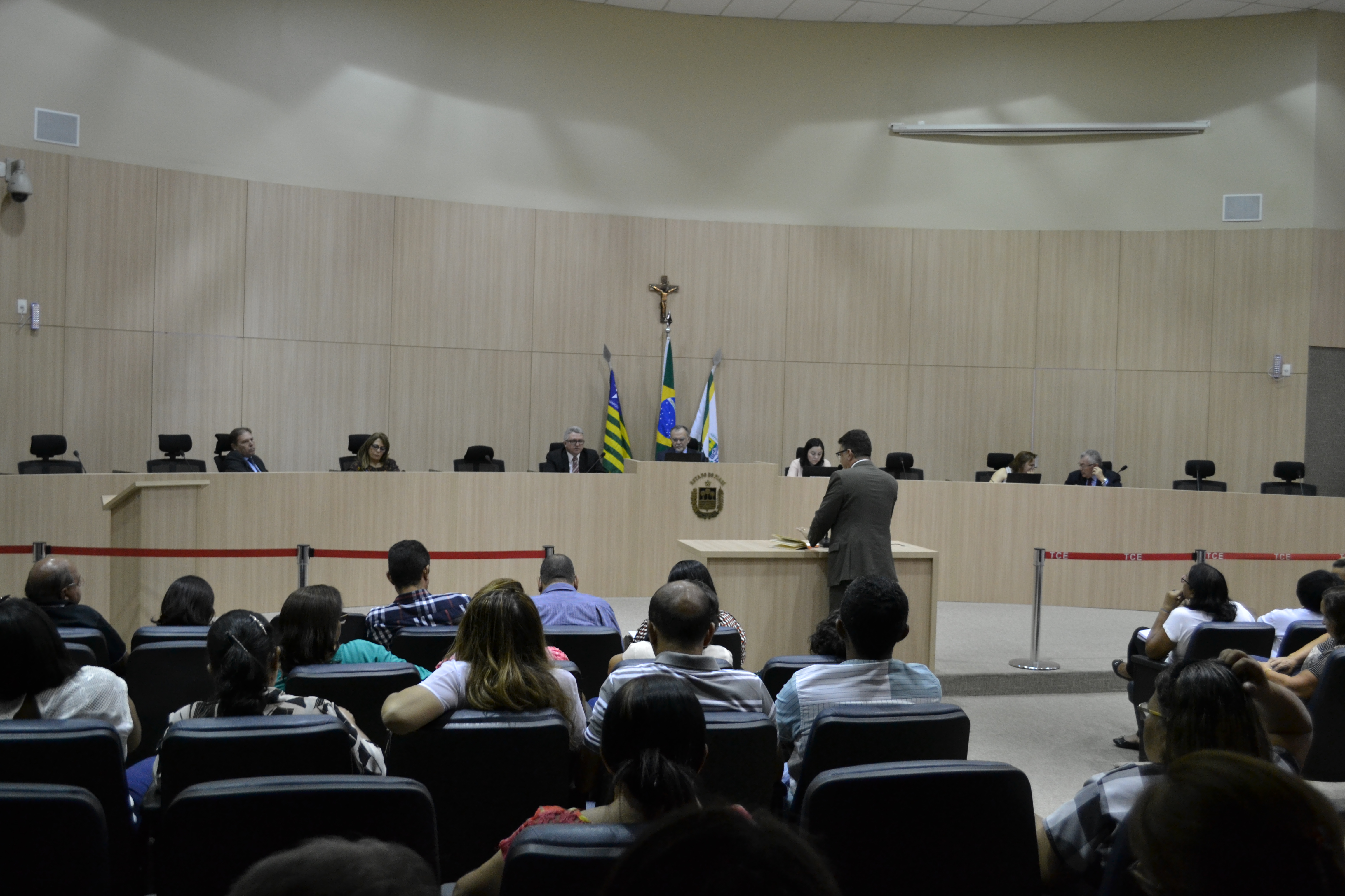 O TCE realizou na manhã de ontem (09) uma audiência pública para debater sobre esses assuntos.