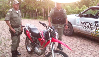 Motocicleta recuperada pela polícia.