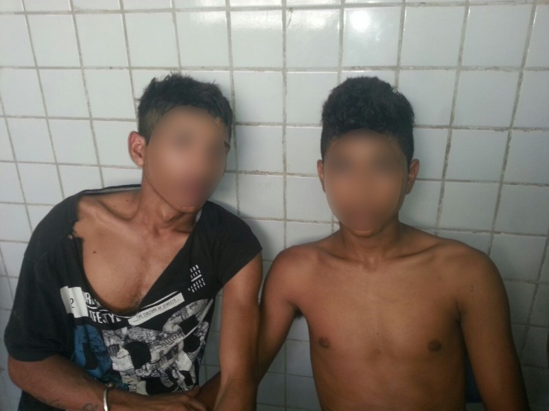 Menores apreendidos pela polícia no Porto Centro.