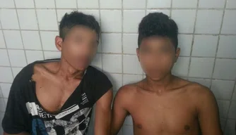 Menores apreendidos pela polícia no Porto Centro.