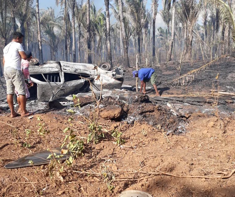 Carro incendeia