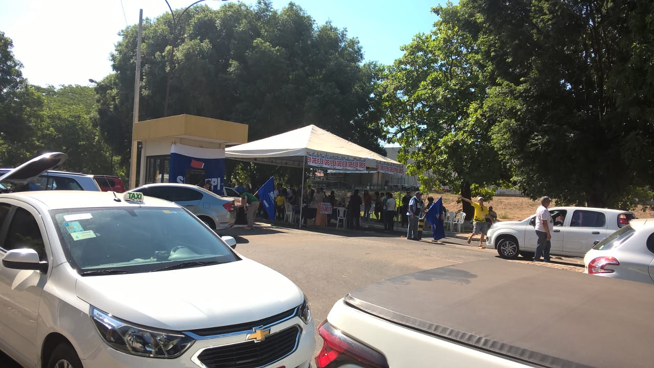 Engarrafamento nas vias da Ufpi