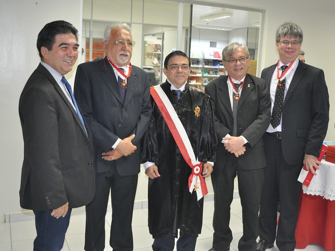 Reitor e demais homenageados com a Comenda da Ordem Piauiense do Mérito Judiciário do Trabalho.