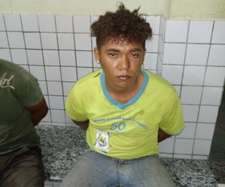 Homem é preso junto com irmão com veículos roubados.
