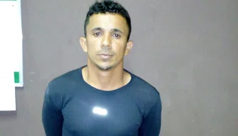 Homem preso em flagrante com revólver