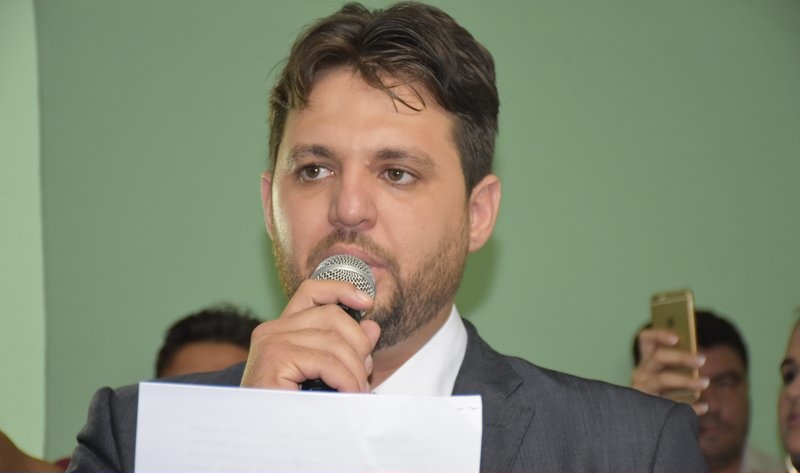 Prefeito Welington Carlos.