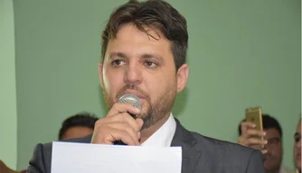 Prefeito Welington Carlos.