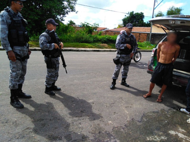 Momento da prisão dos suspeitos