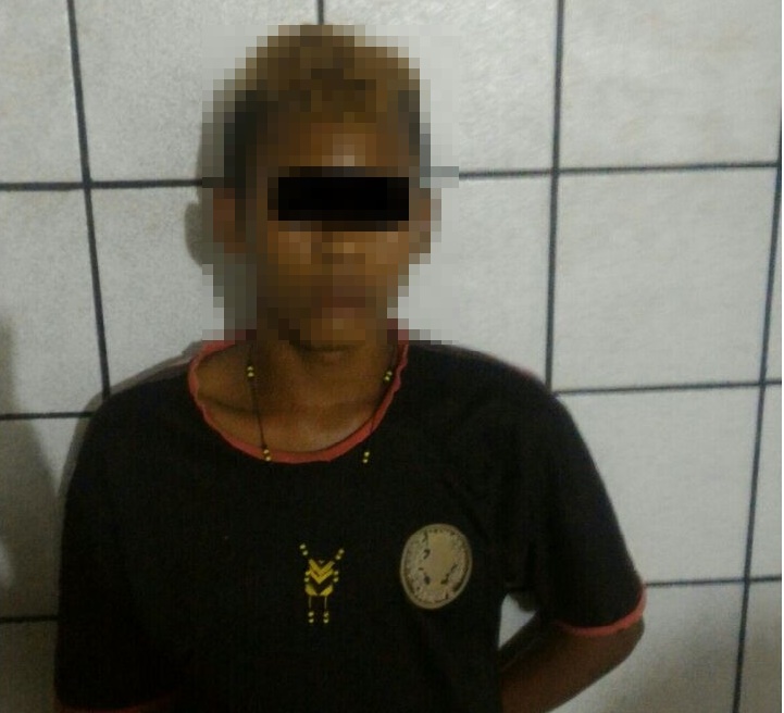 Com o garoto também foram encontradas moedas e cédulas de dinheiro.