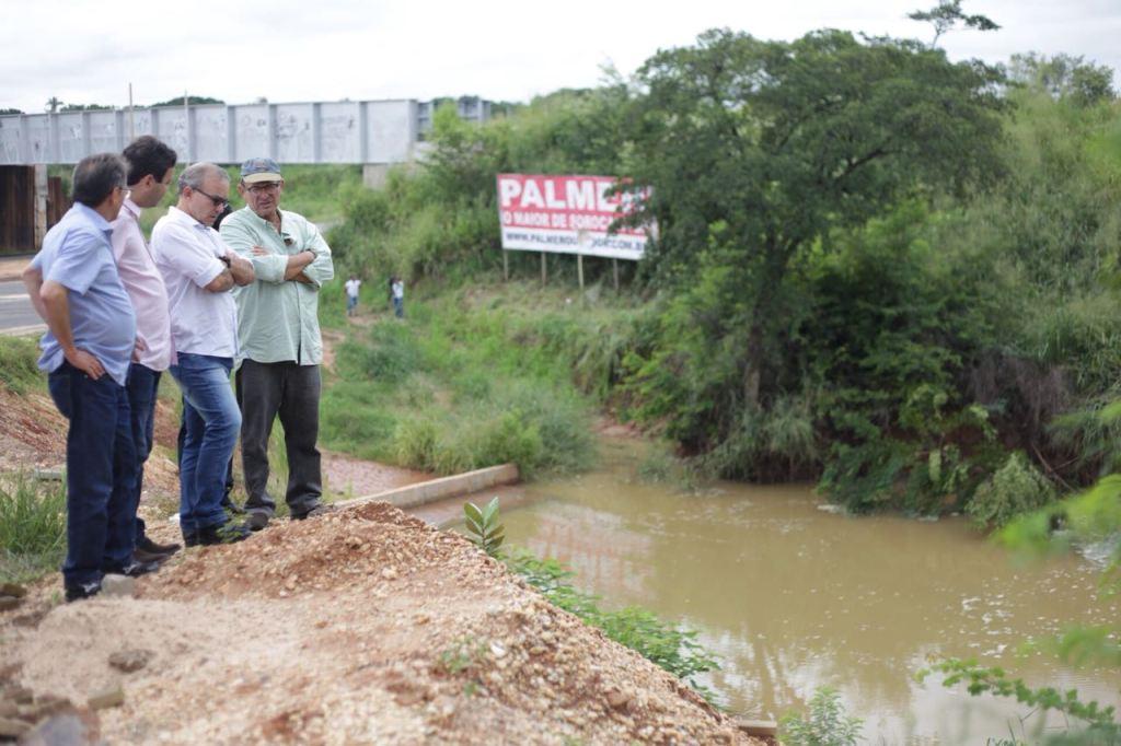 Firmino visitou pontos de alagamento da cidade