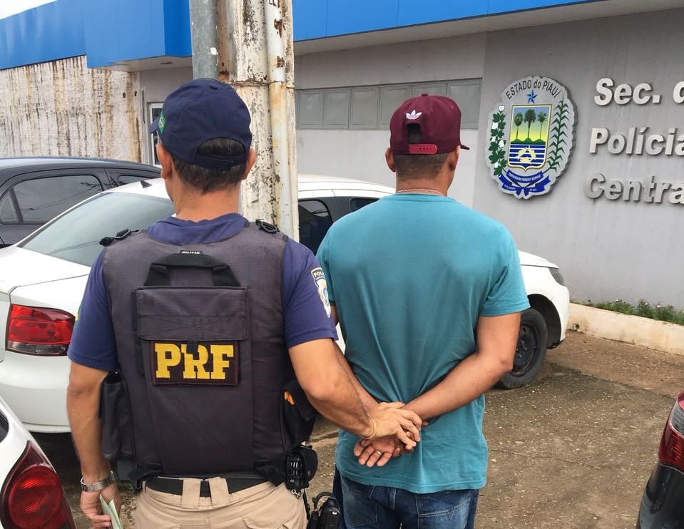 Homem preso com CNH falsa em Picos