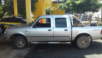 Carro apreendido em um posto da PRF