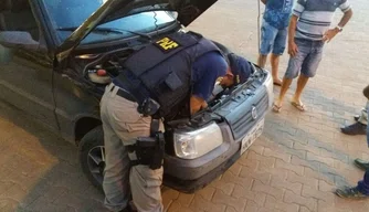Veículo apreendido pela PRF em Picos.