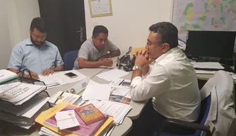 Vereador Dudu em reunião com representantes da Associação.