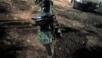 Motocicleta apreendida pela polícia.
