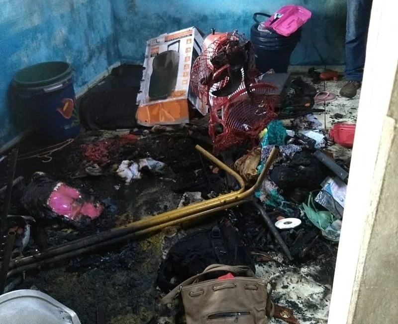 Incêndio em residência no bairro Piçarra