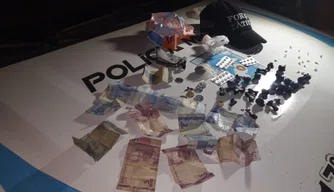 Drogas e dinheiro apreendido com Luzinete Santos.
