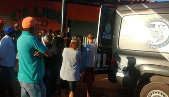 As pessoas que estavam no local escutaram três disparos.