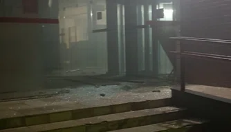 Criminosos explodiram agências bancárias em Oeiras.