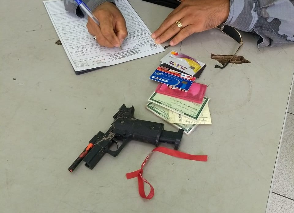 Material apreendido com o adolescente