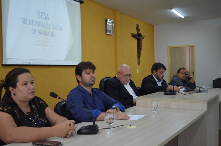 Secretário de saúde é convidado e comparece à Câmara Municipal para explicações.