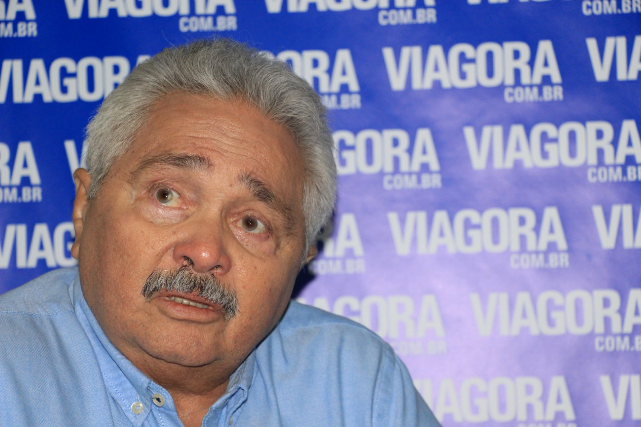 Candidato Elmano Ferrer durante entrevista ao Viagora