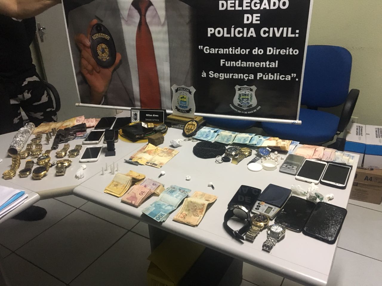 Objetos foram apreendidos durante operação da Polícia Civil.