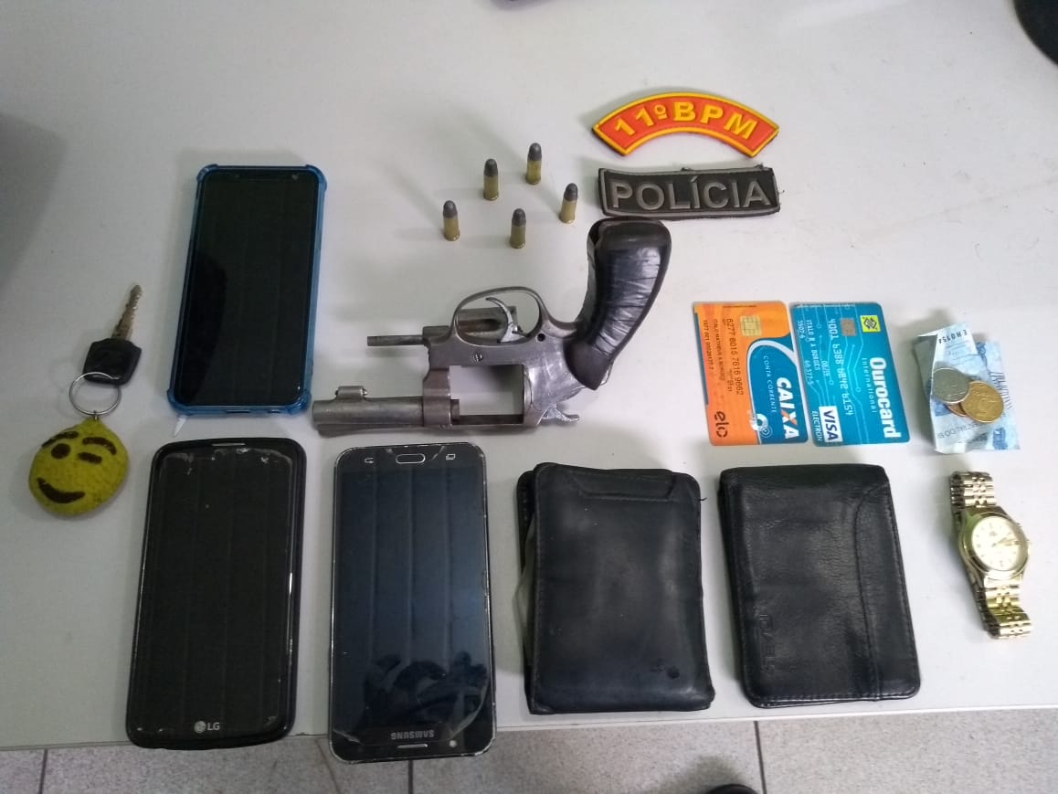 Objetos apreendidos em poder dos acusados.