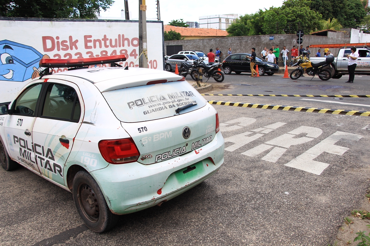 A Polícia Militar foi até o local e realizou o isolamento da área.